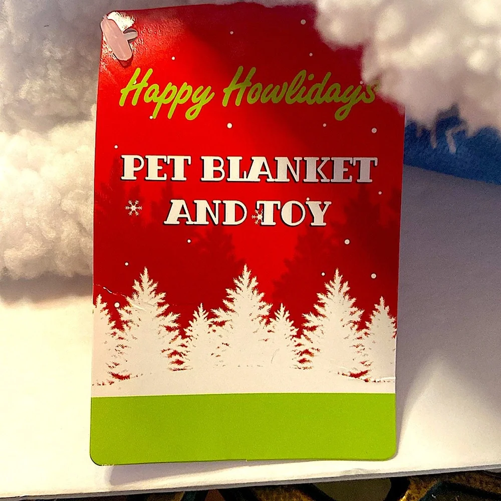 NEW HAPPY HOWLIDAYS PET BLANKET AND TOY